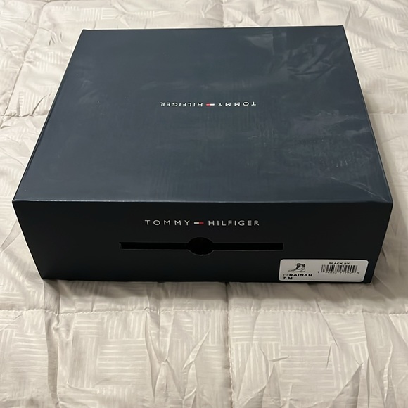 Tommy Hilfiger Duck Boots Women’s - Picture 2 of 4